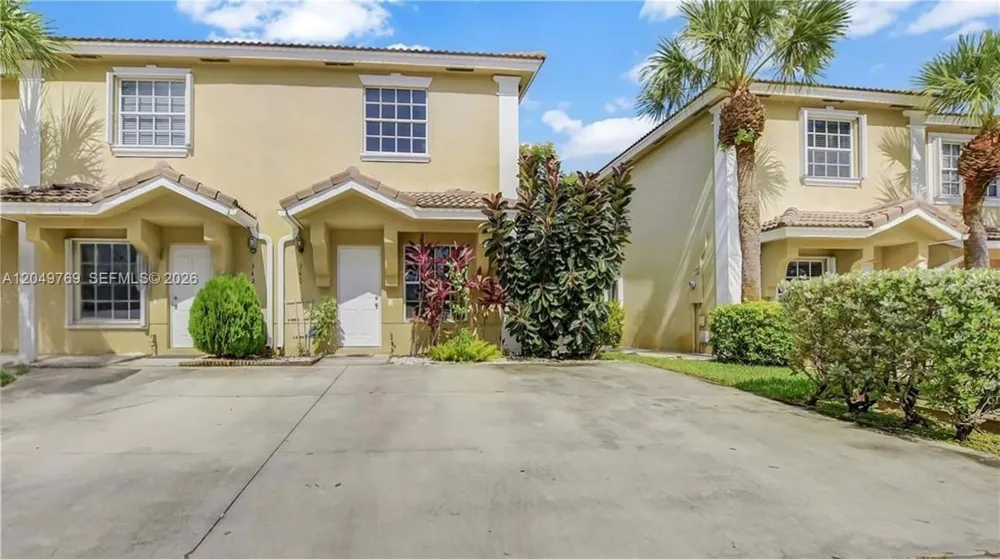 340 SW 121st Ter #340 Pembroke Pines, FL 33025