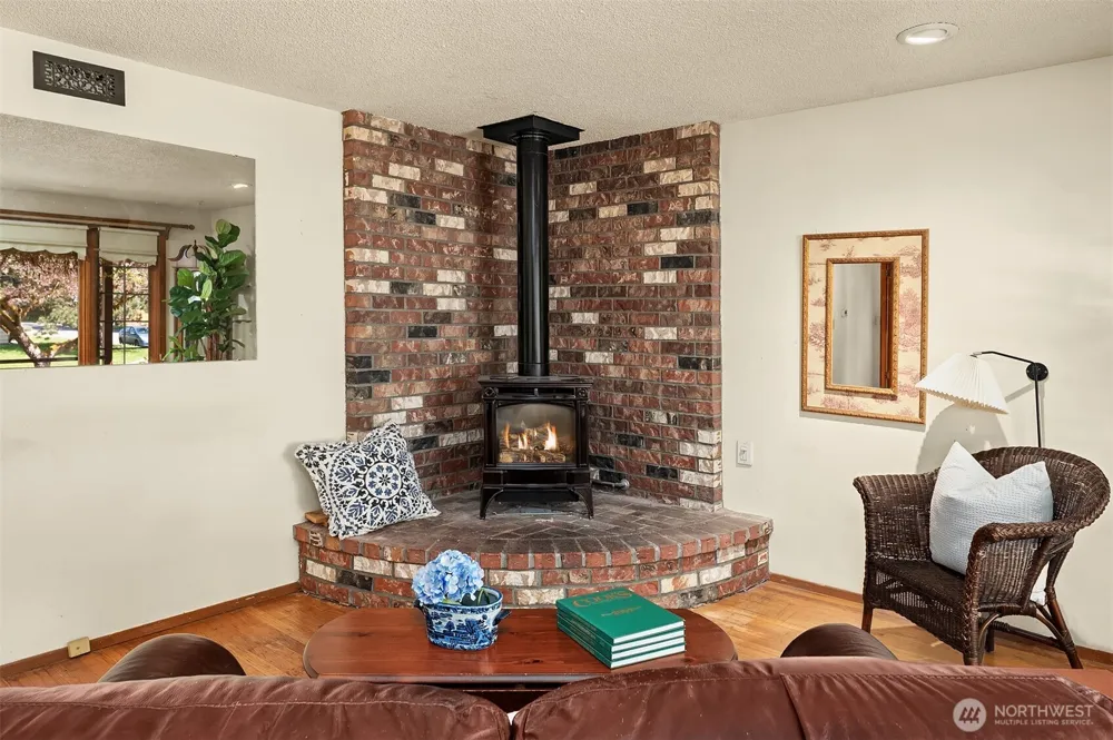 1260 168th Avenue NE Bellevue, WA 98008