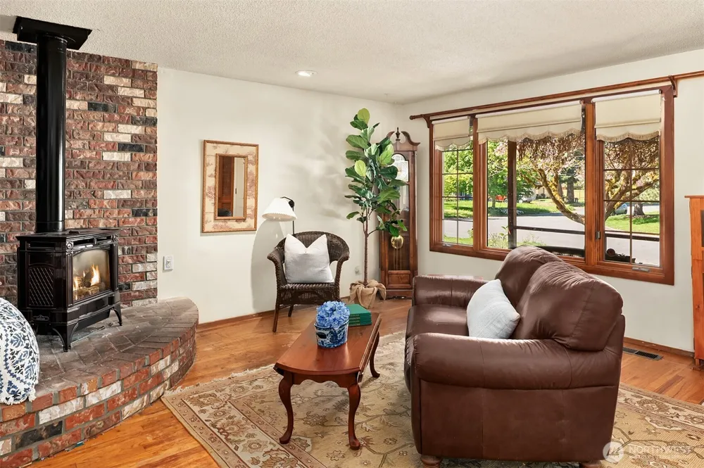 1260 168th Avenue NE Bellevue, WA 98008
