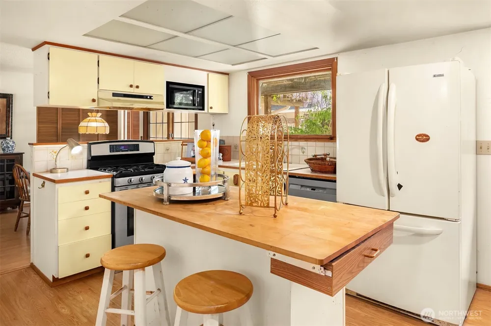 1260 168th Avenue NE Bellevue, WA 98008