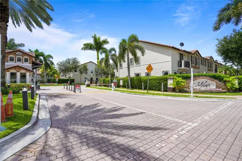 10341 NW 32nd Ter