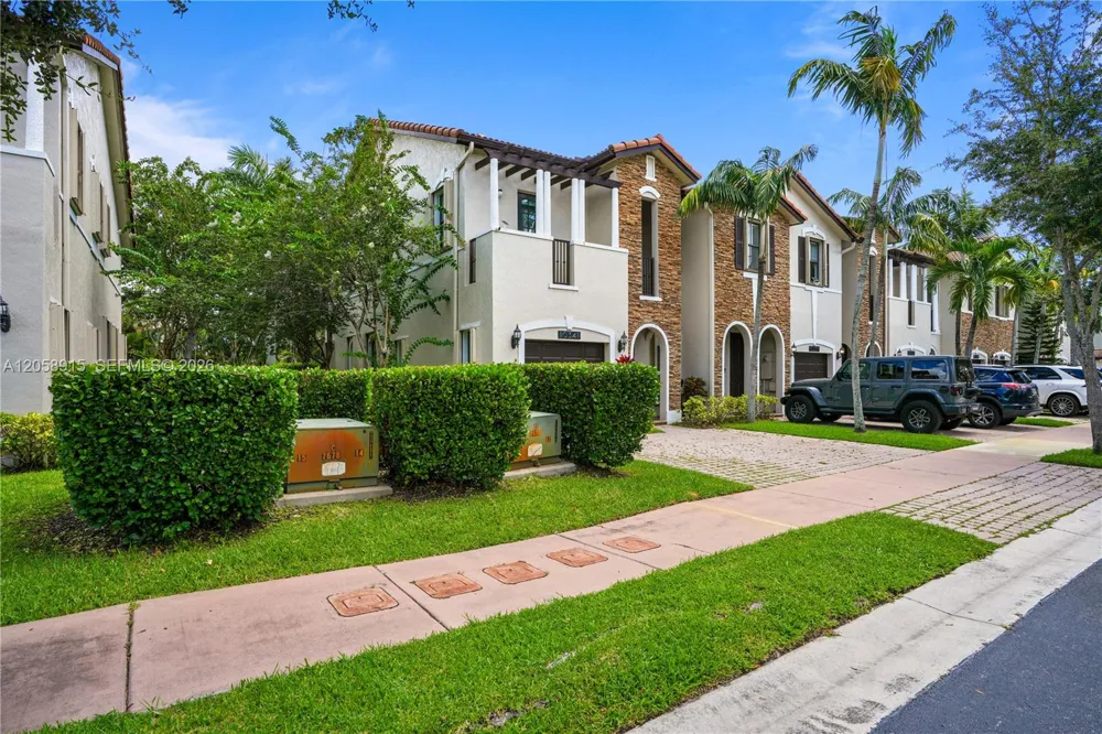 10341 NW 32nd Ter Doral, FL 33172