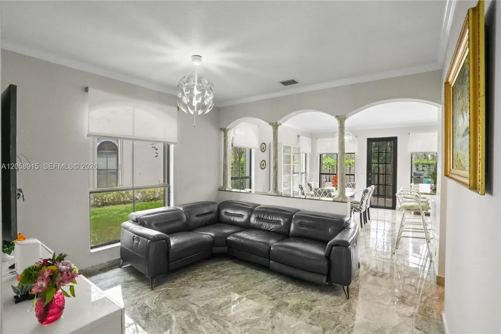 10341 NW 32nd Ter Doral, FL 33172