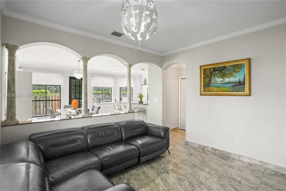 10341 NW 32nd Ter Doral, FL 33172