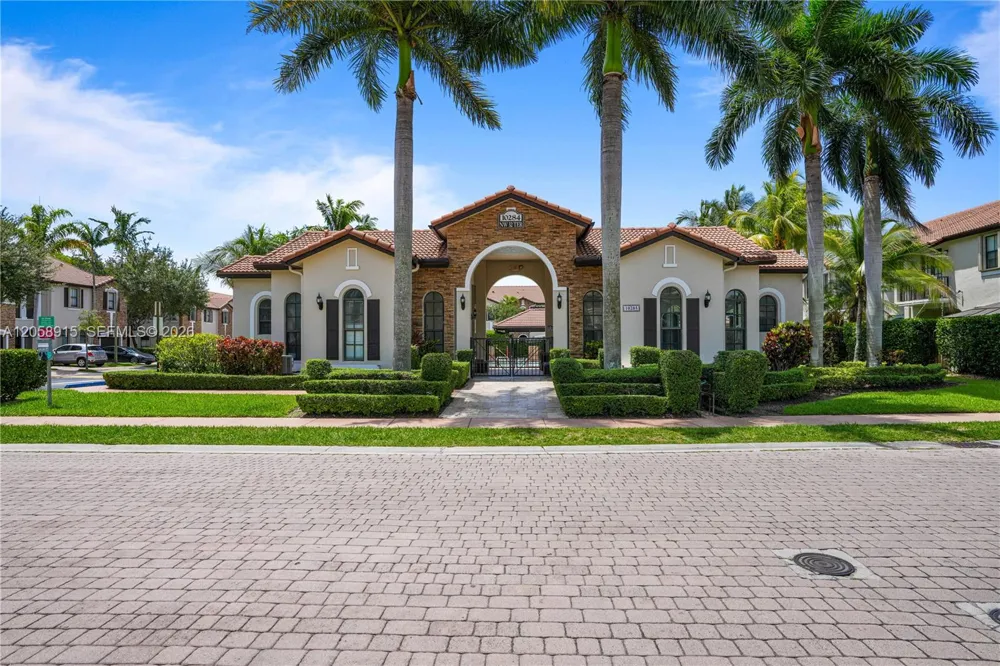 10341 NW 32nd Ter Doral, FL 33172