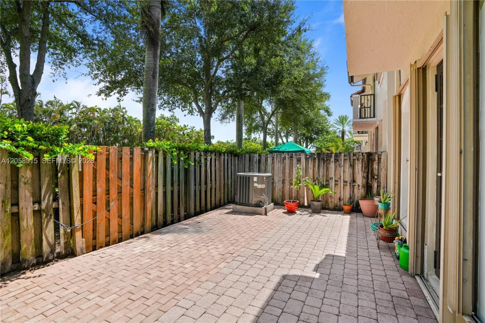 10341 NW 32nd Ter Doral, FL 33172