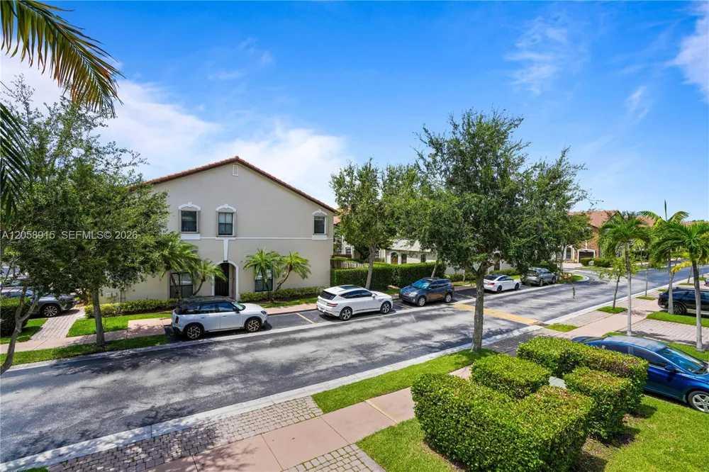 10341 NW 32nd Ter Doral, FL 33172