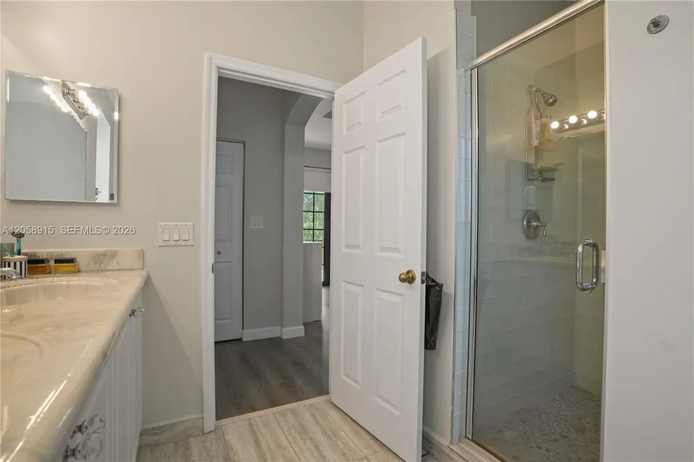 10341 NW 32nd Ter Doral, FL 33172