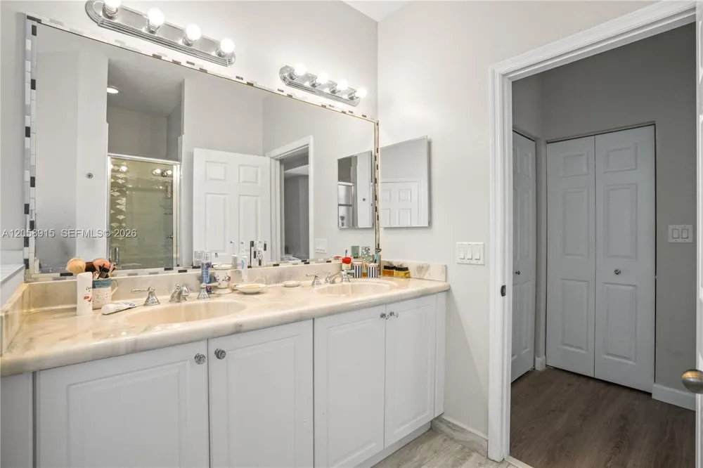 10341 NW 32nd Ter Doral, FL 33172