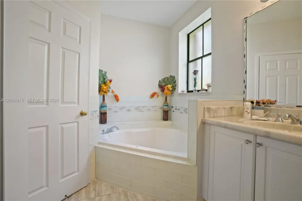 10341 NW 32nd Ter Doral, FL 33172