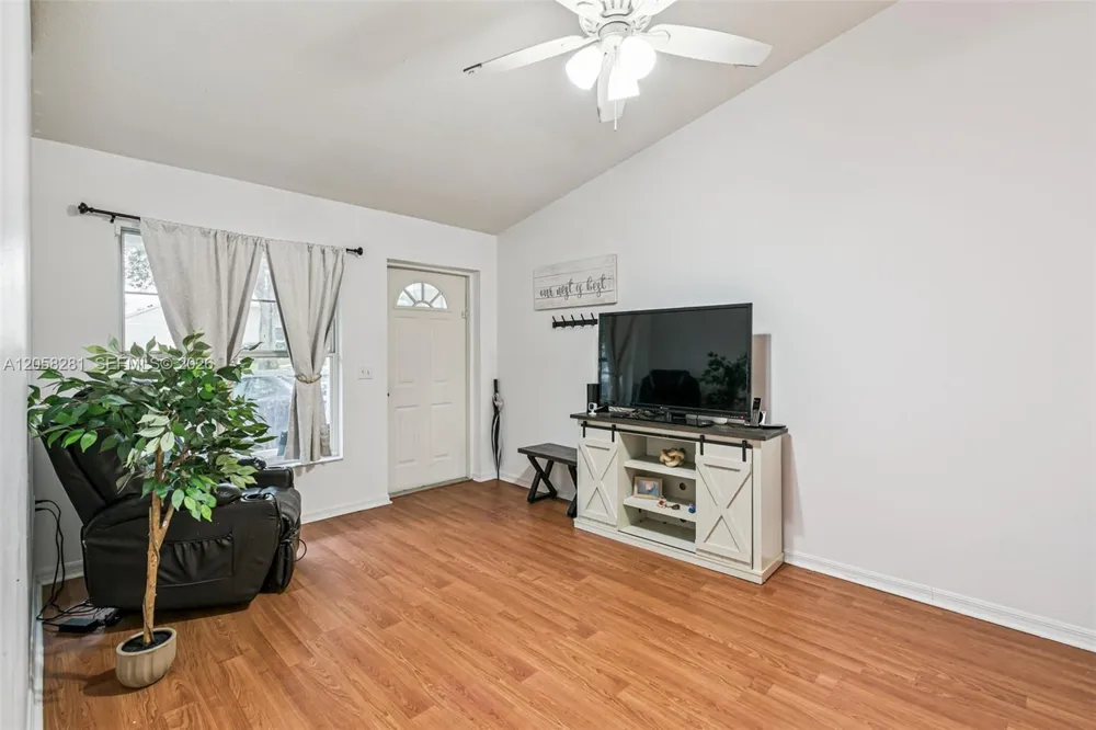 608 S Grand Hwy Clermont, FL 34711
