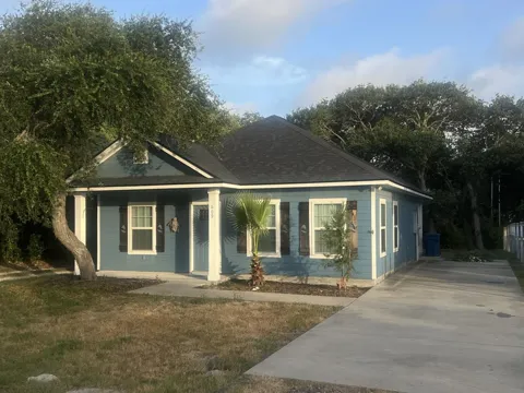 609 Huisache Ln.