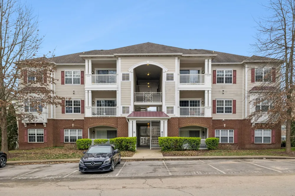 8221 Lenox Creekside Dr #B12 Antioch, TN 37013