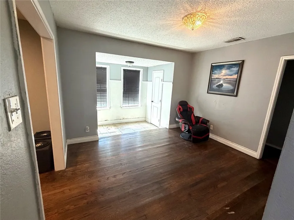 1337 Cambridge Drive Corpus Christi, TX 78415