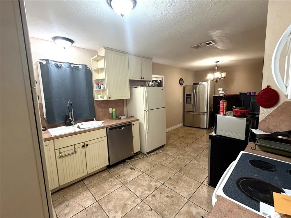 1337 Cambridge Drive Corpus Christi, TX 78415