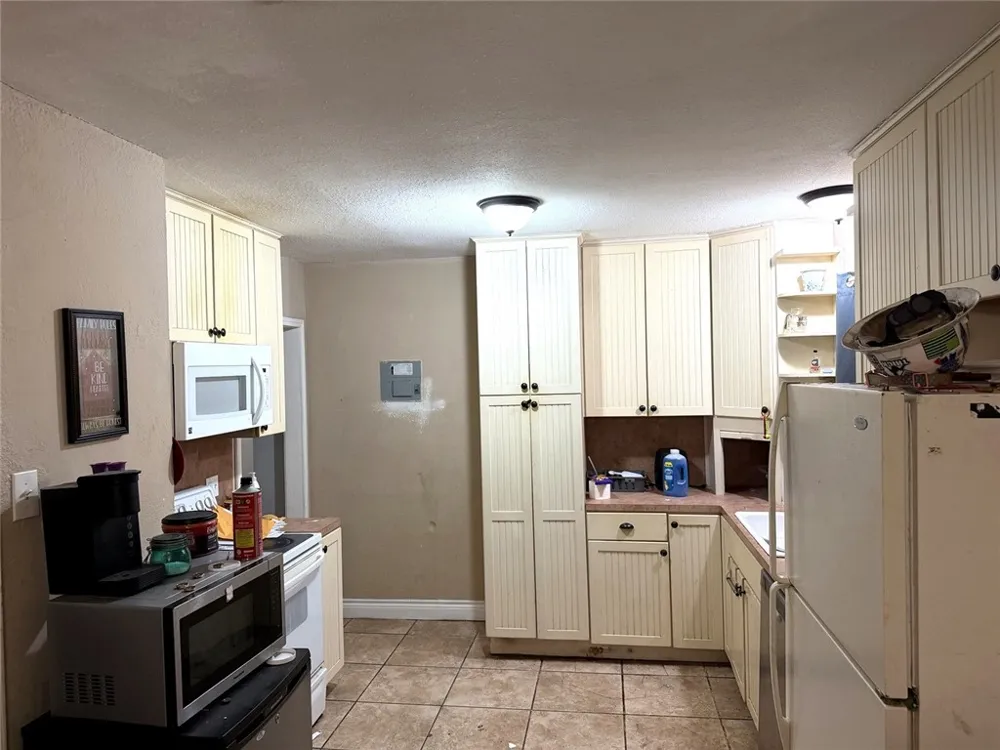 1337 Cambridge Drive Corpus Christi, TX 78415