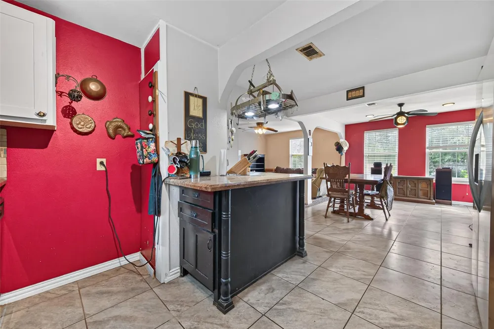 141 Town And Country Drive Huntsville, TX 77320