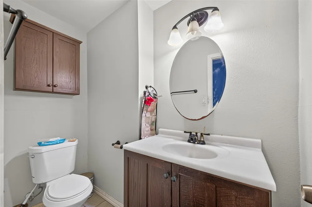 141 Town And Country Drive Huntsville, TX 77320