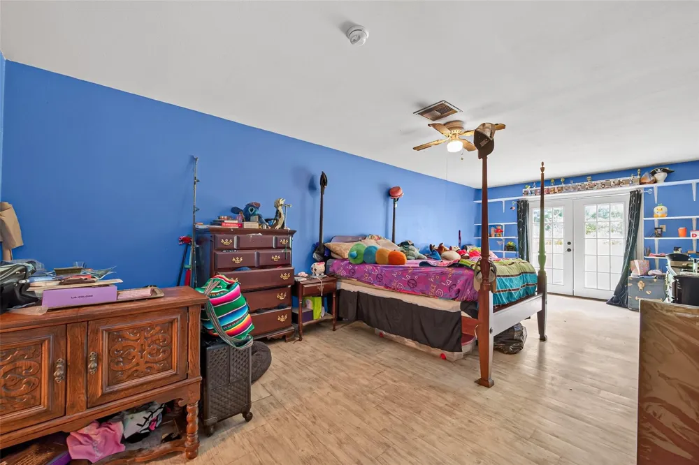 141 Town And Country Drive Huntsville, TX 77320