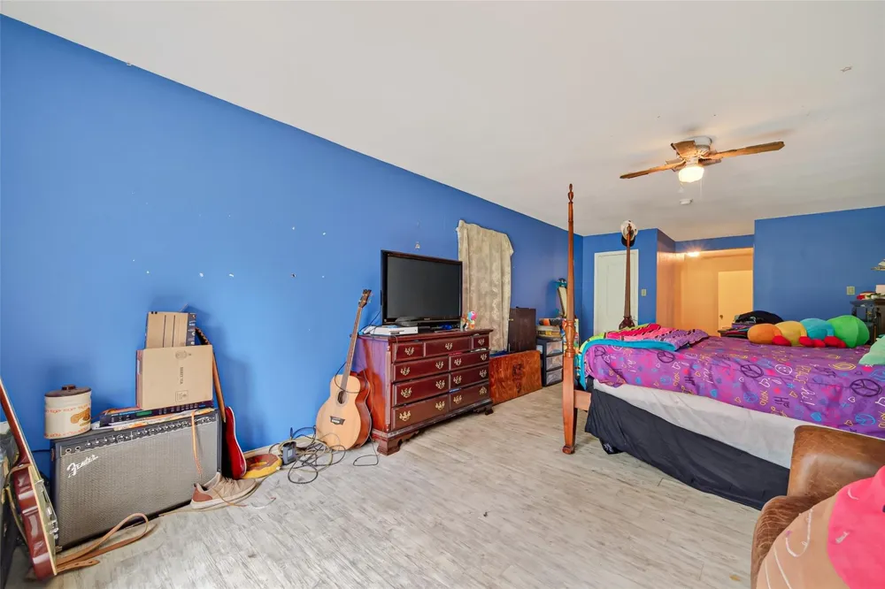 141 Town And Country Drive Huntsville, TX 77320