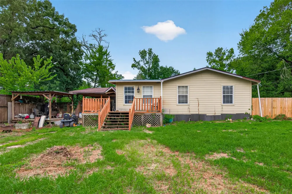 141 Town And Country Drive Huntsville, TX 77320