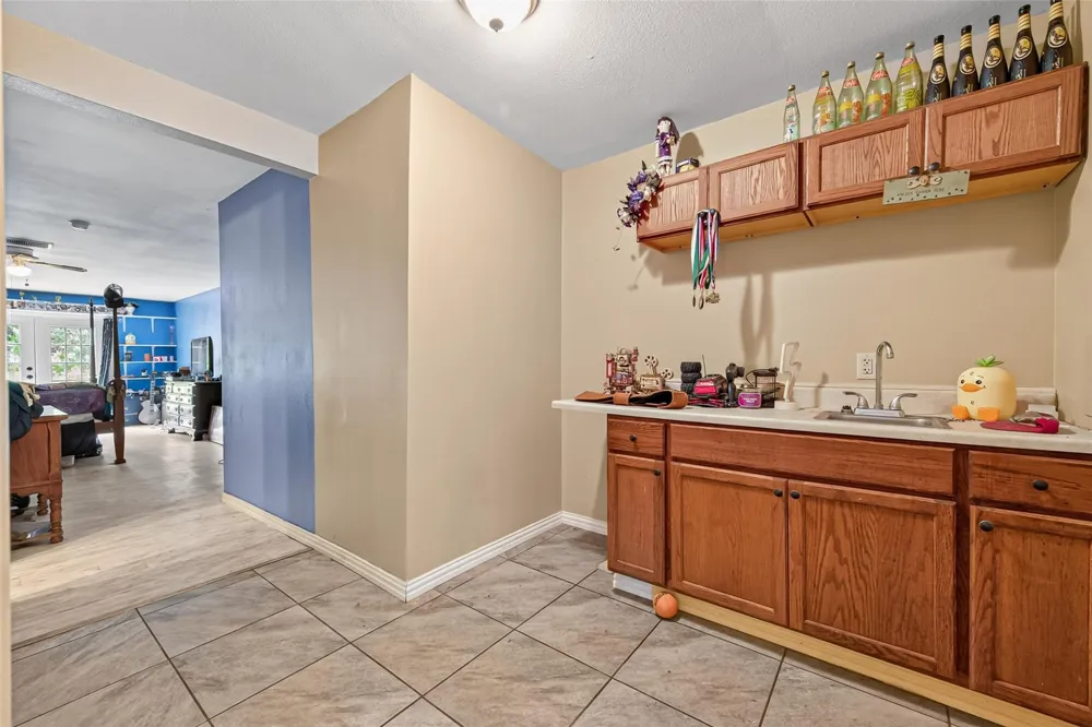 141 Town And Country Drive Huntsville, TX 77320