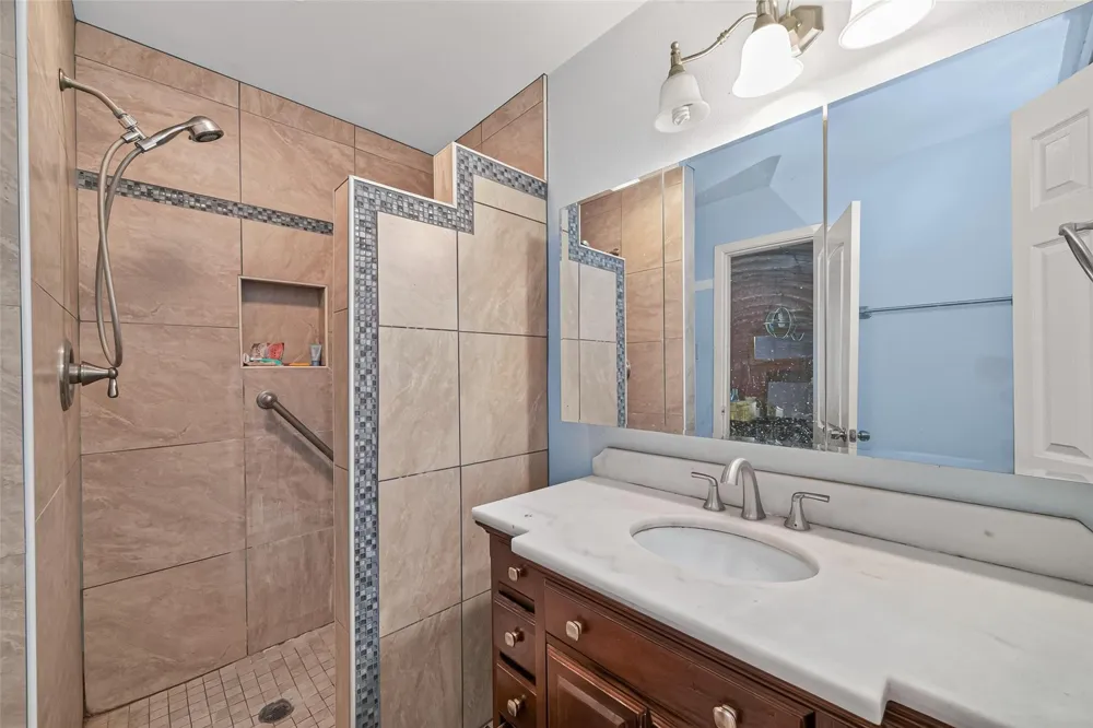 141 Town And Country Drive Huntsville, TX 77320