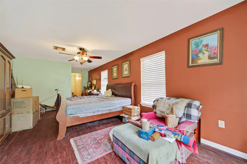 141 Town And Country Drive Huntsville, TX 77320