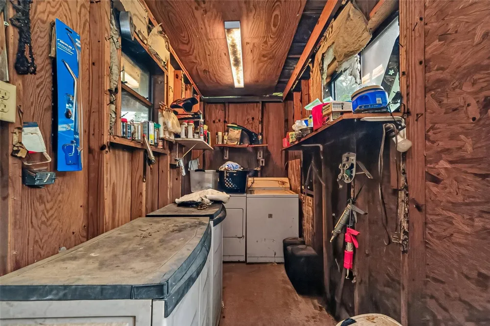 141 Town And Country Drive Huntsville, TX 77320