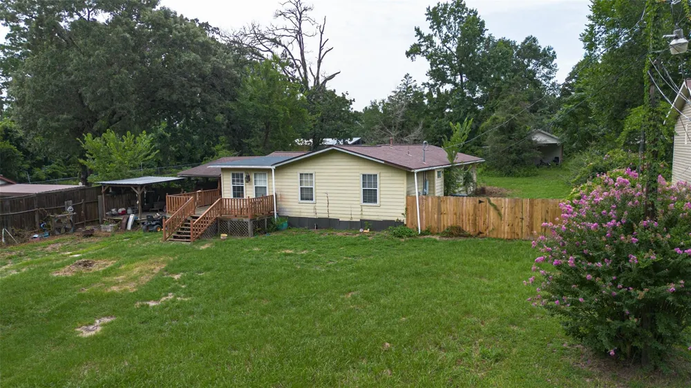 141 Town And Country Drive Huntsville, TX 77320