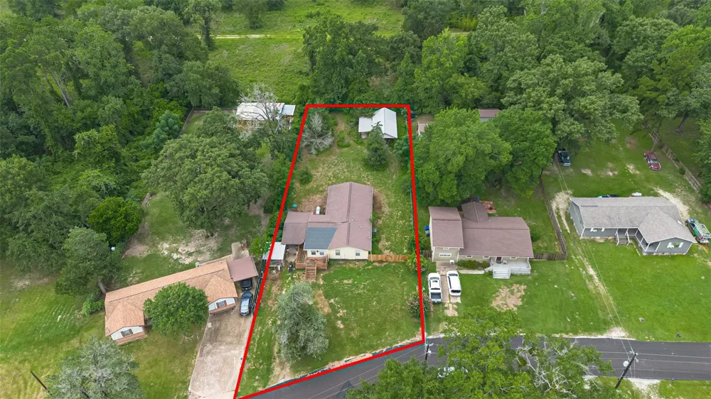 141 Town And Country Drive Huntsville, TX 77320