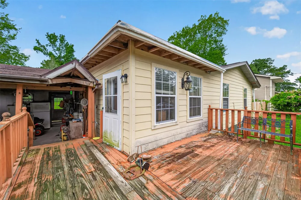 141 Town And Country Drive Huntsville, TX 77320