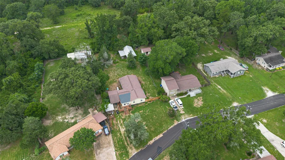 141 Town And Country Drive Huntsville, TX 77320
