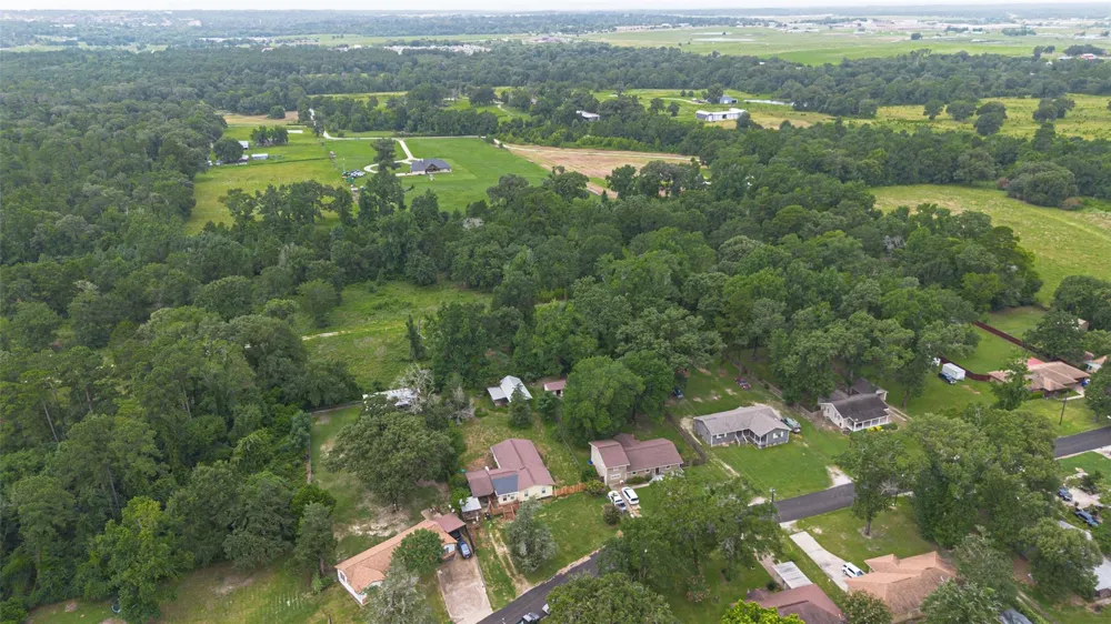 141 Town And Country Drive Huntsville, TX 77320