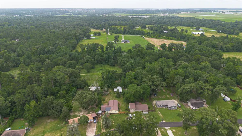 141 Town And Country Drive Huntsville, TX 77320