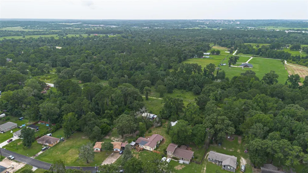 141 Town And Country Drive Huntsville, TX 77320