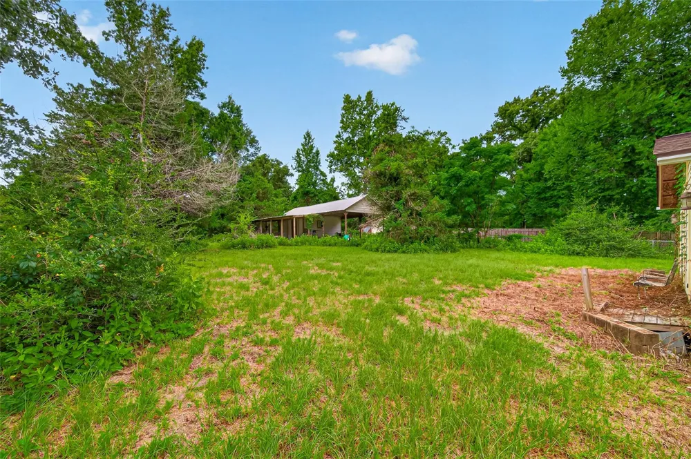 141 Town And Country Drive Huntsville, TX 77320