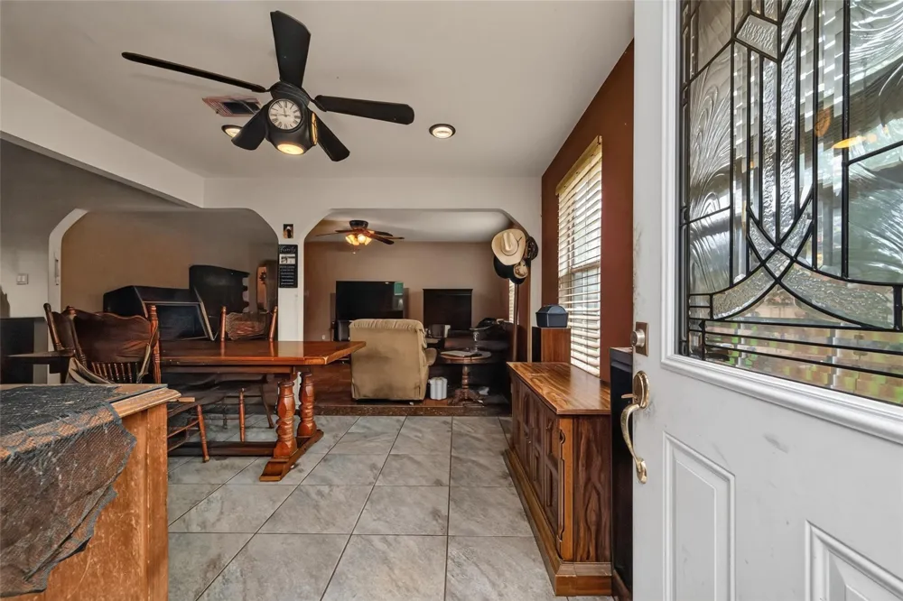 141 Town And Country Drive Huntsville, TX 77320