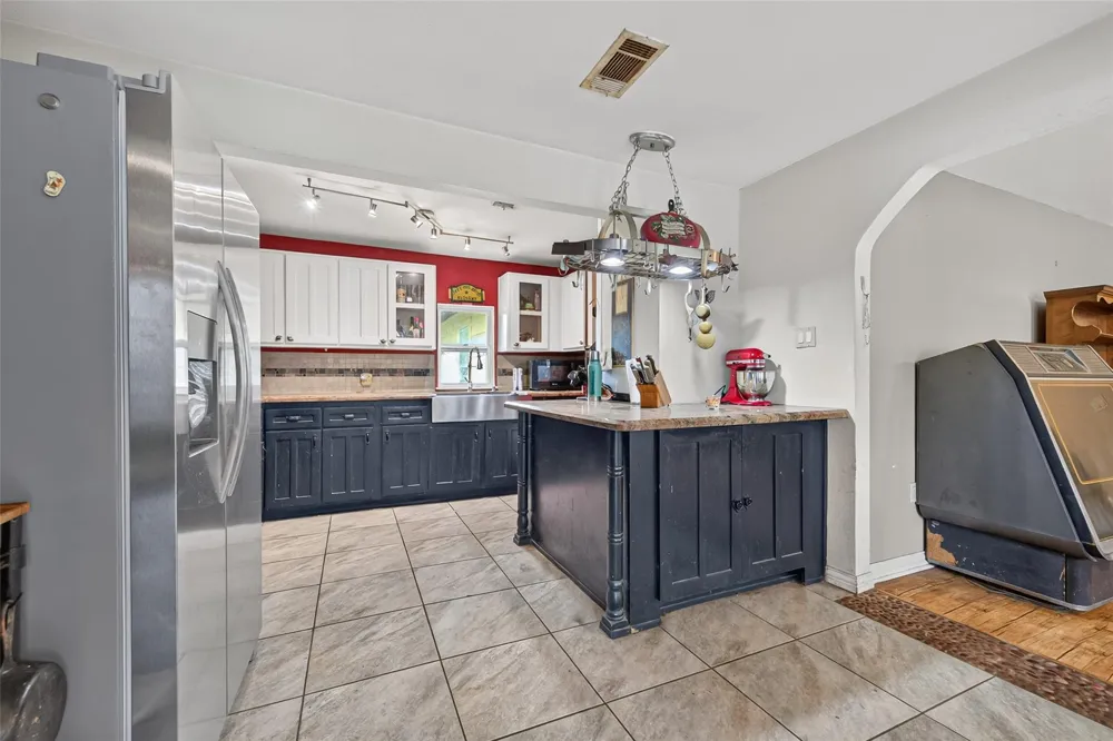 141 Town And Country Drive Huntsville, TX 77320