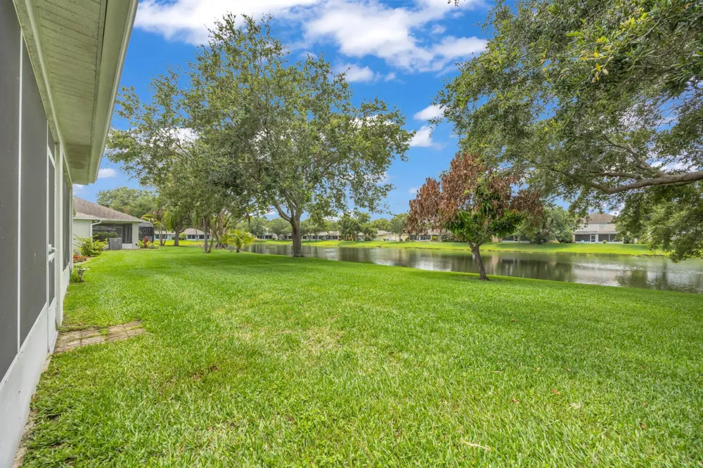 2566 12TH SQUARE SW Vero Beach, FL 32968