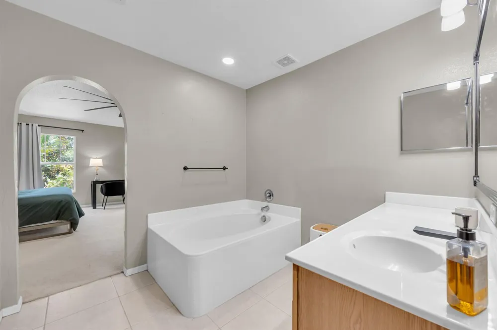2566 12TH SQUARE SW Vero Beach, FL 32968