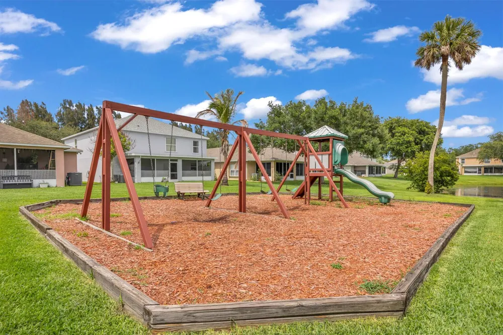 2566 12TH SQUARE SW Vero Beach, FL 32968