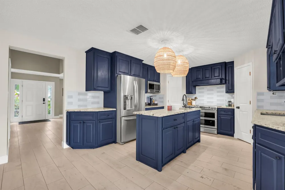 2566 12TH SQUARE SW Vero Beach, FL 32968