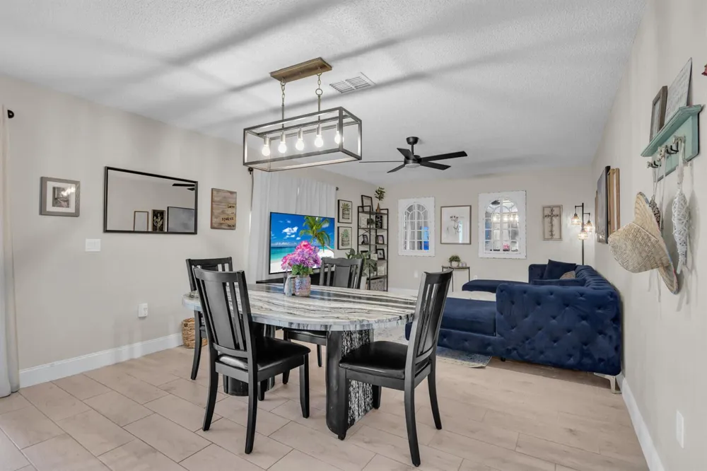 2566 12TH SQUARE SW Vero Beach, FL 32968
