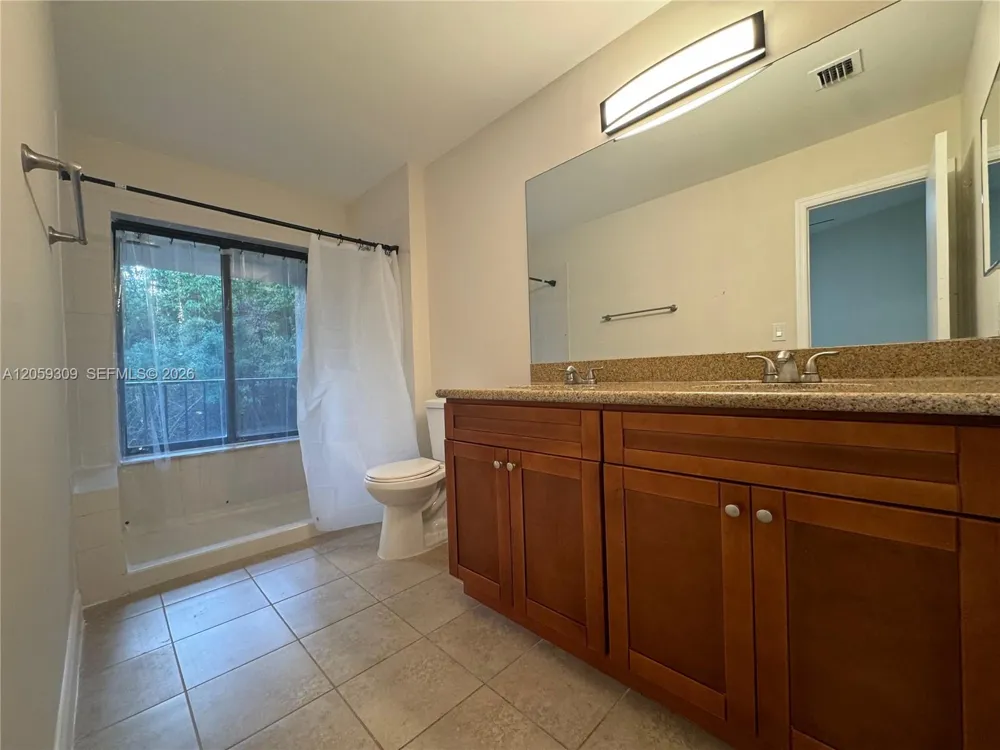 16498 NE 26th Ave #12 North Miami Beach, FL 33160