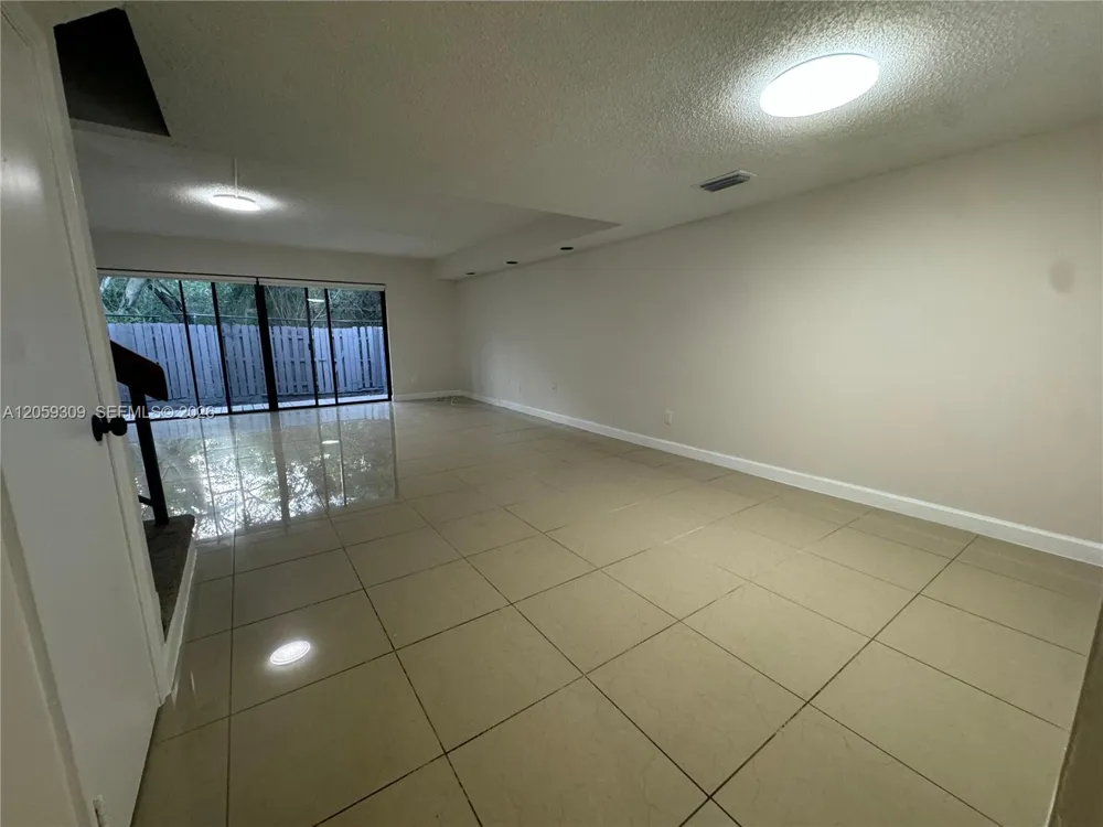16498 NE 26th Ave #12 North Miami Beach, FL 33160