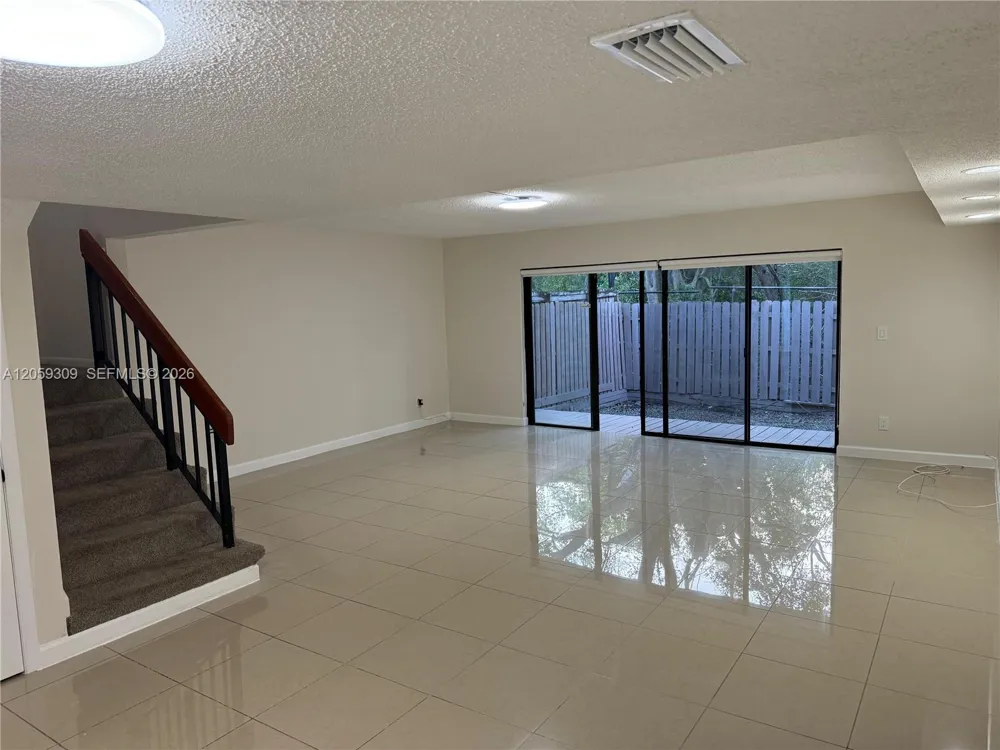16498 NE 26th Ave #12 North Miami Beach, FL 33160