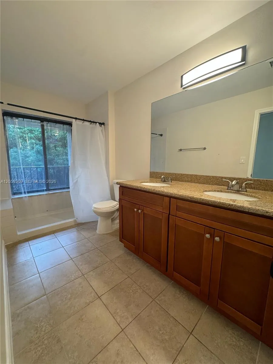 16498 NE 26th Ave #12 North Miami Beach, FL 33160