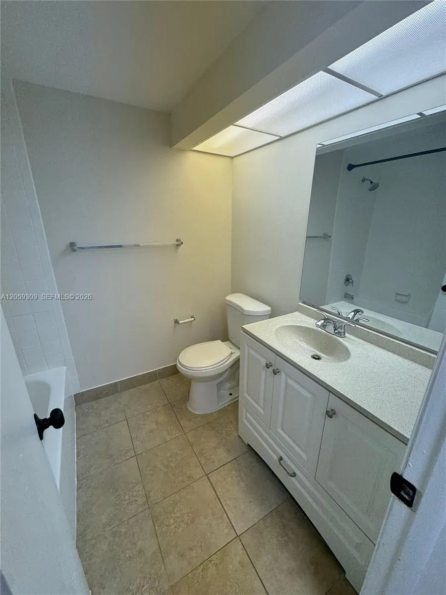 16498 NE 26th Ave #12 North Miami Beach, FL 33160