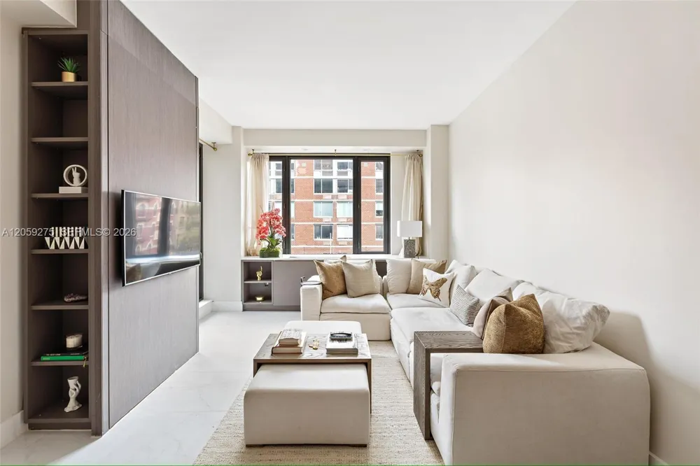 305 W 16 st #3G 